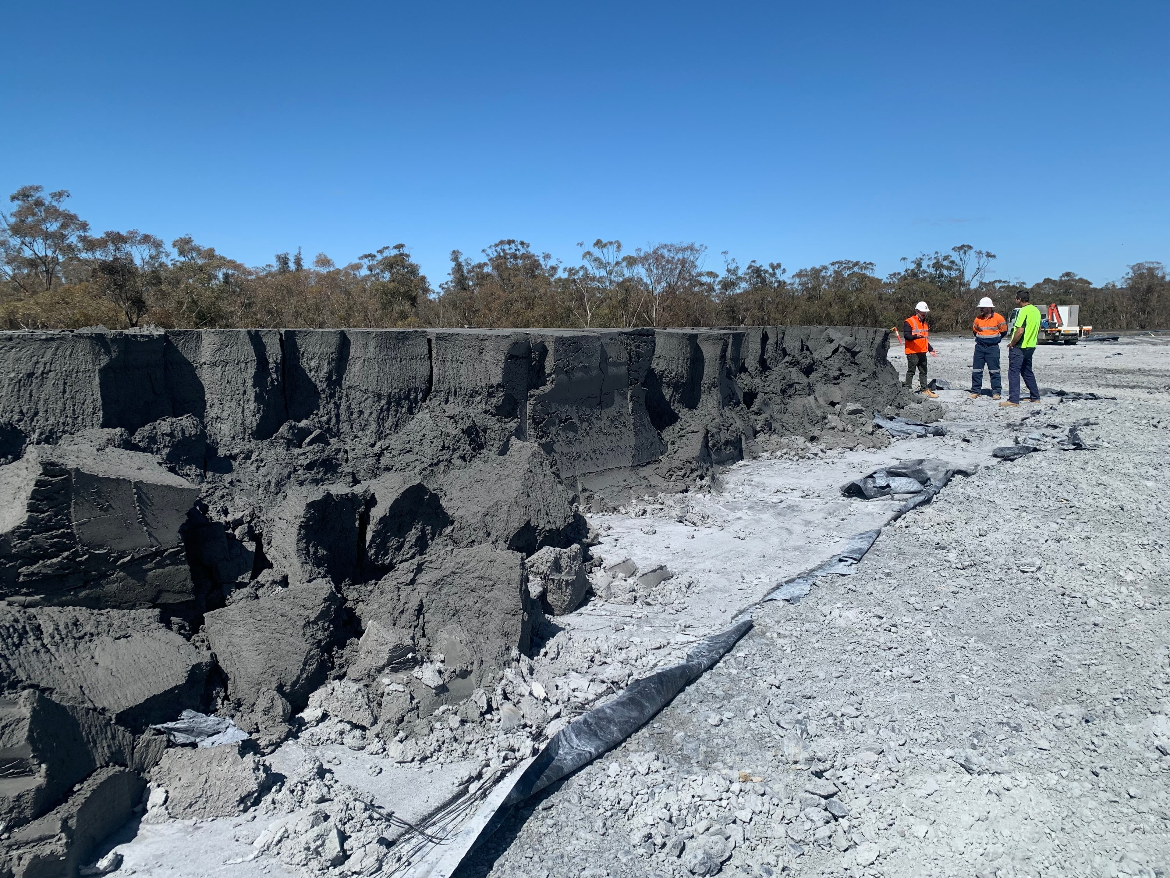 The dewatering system in operation at the gold mine, where GEOTUBE® units effectively separate solids and recover water from sludge waste. 