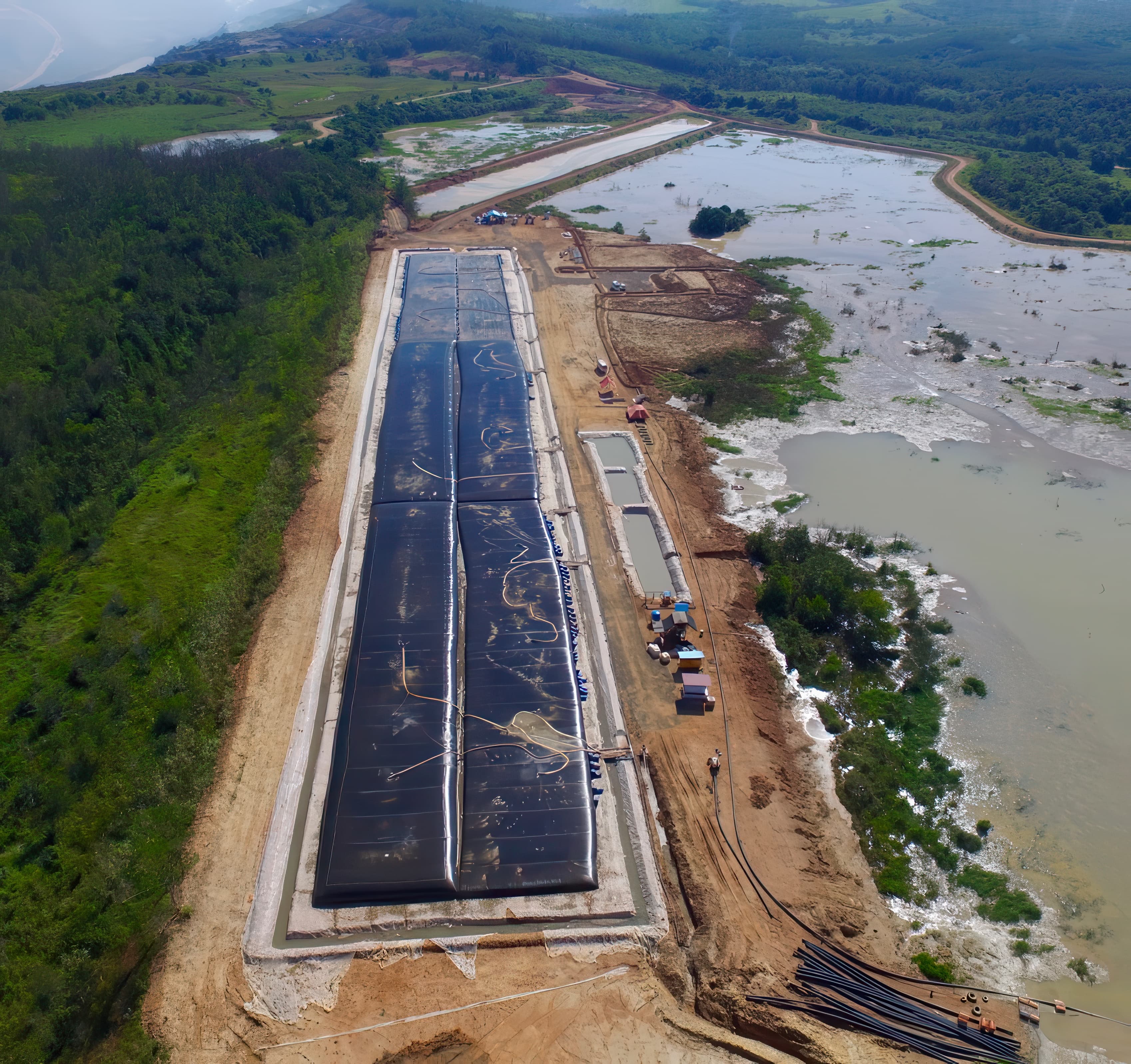 This project holds the distinction of being Asia's longest GEOTUBE dewatering project.