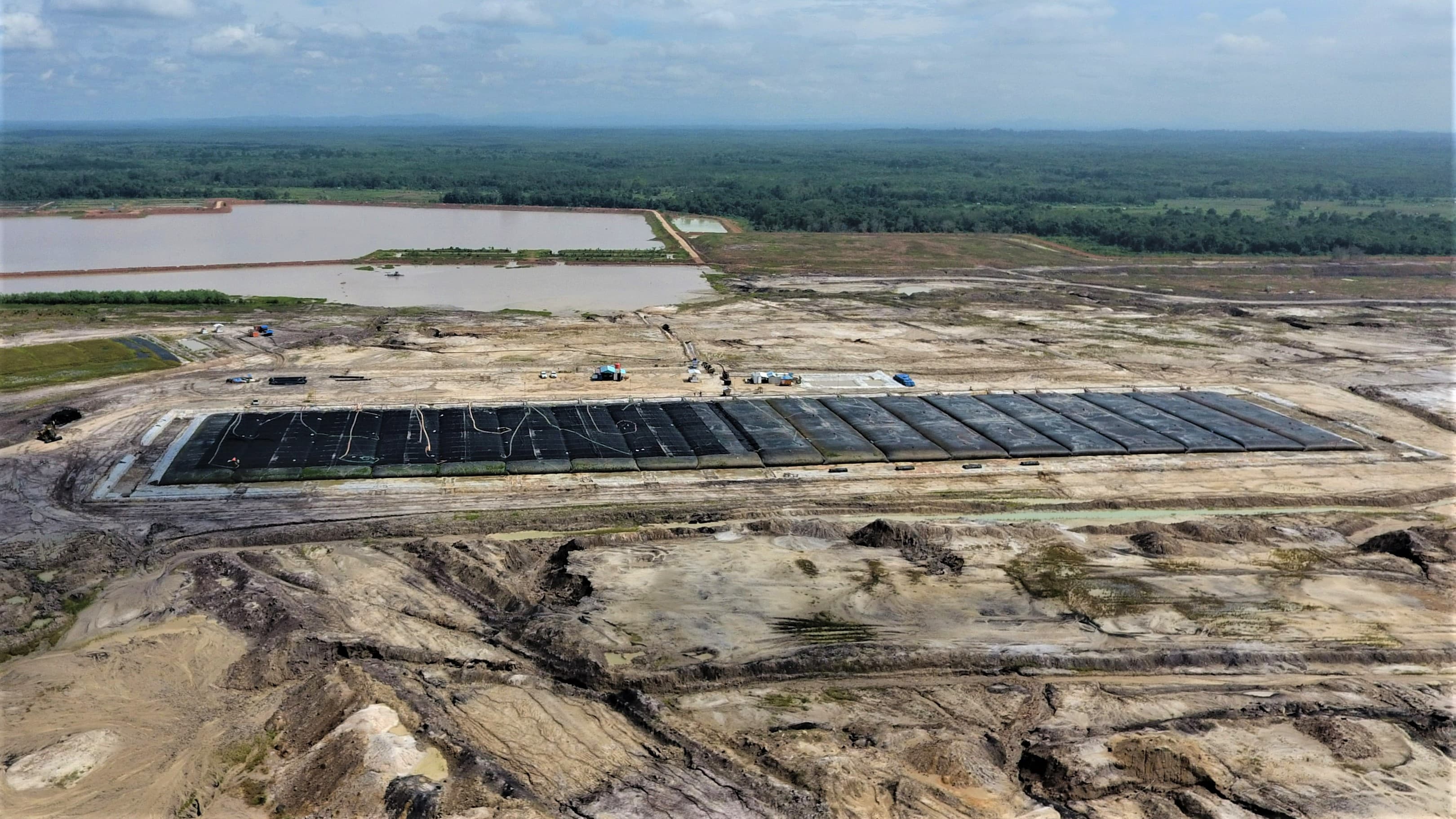 GEOTUBE technology is used effectively for dewatering mining and mineral slurries, providing improved dryness and operational efficiency.